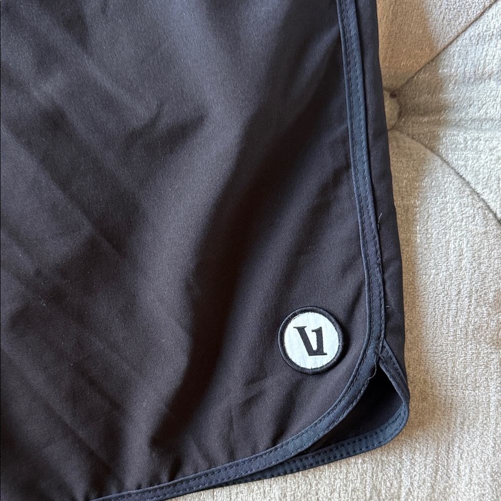 Vuori Men's L Black board Shorts - Picture 3 of 5
